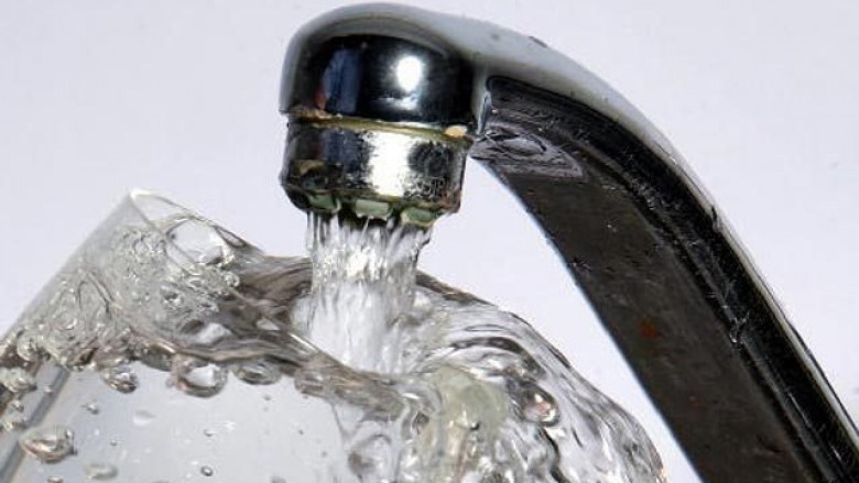 Membandingkan Antara Air Mineral dan Air Distilasi